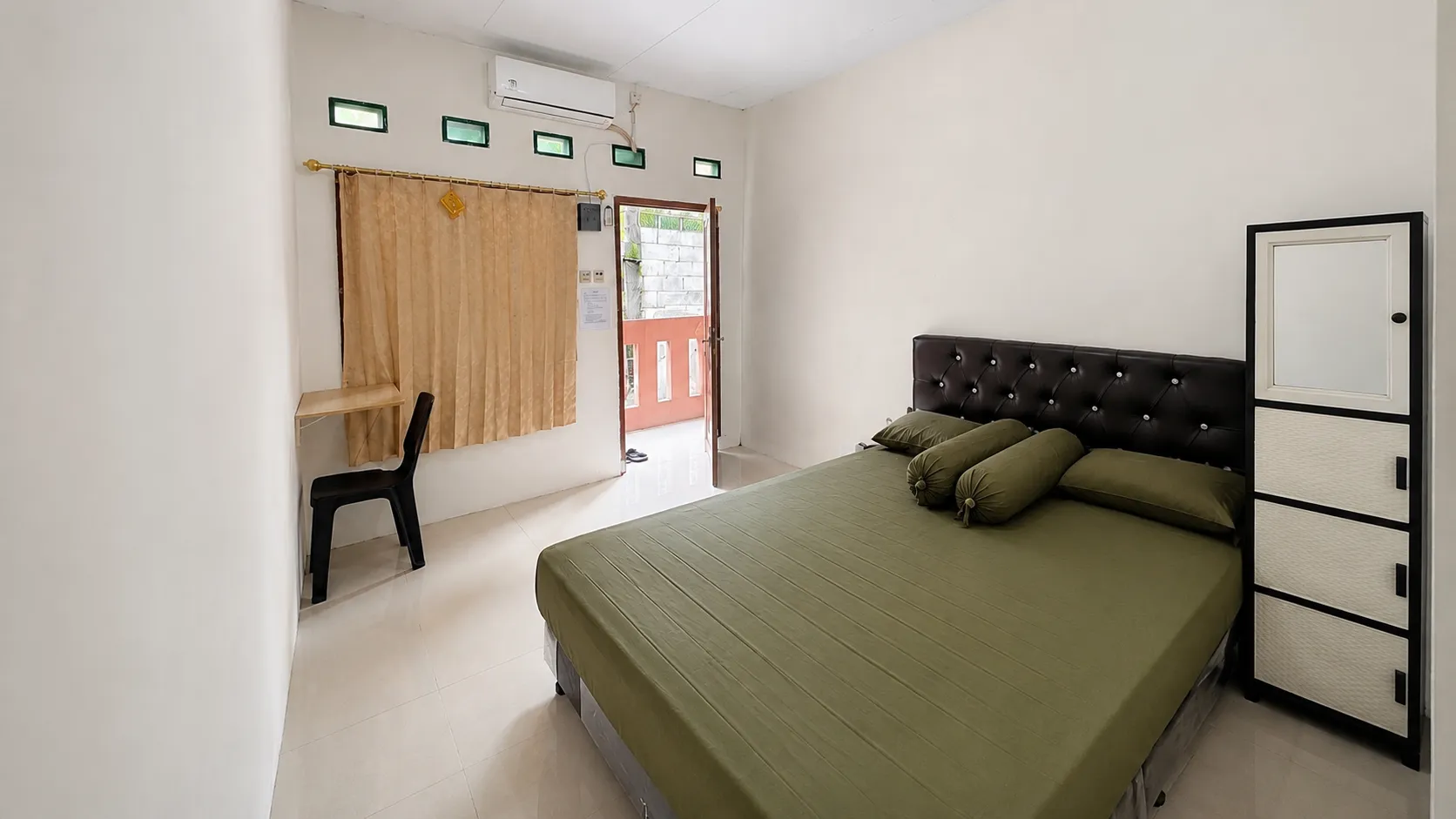 Kost Abu-Abu Mungil Kramat Jati