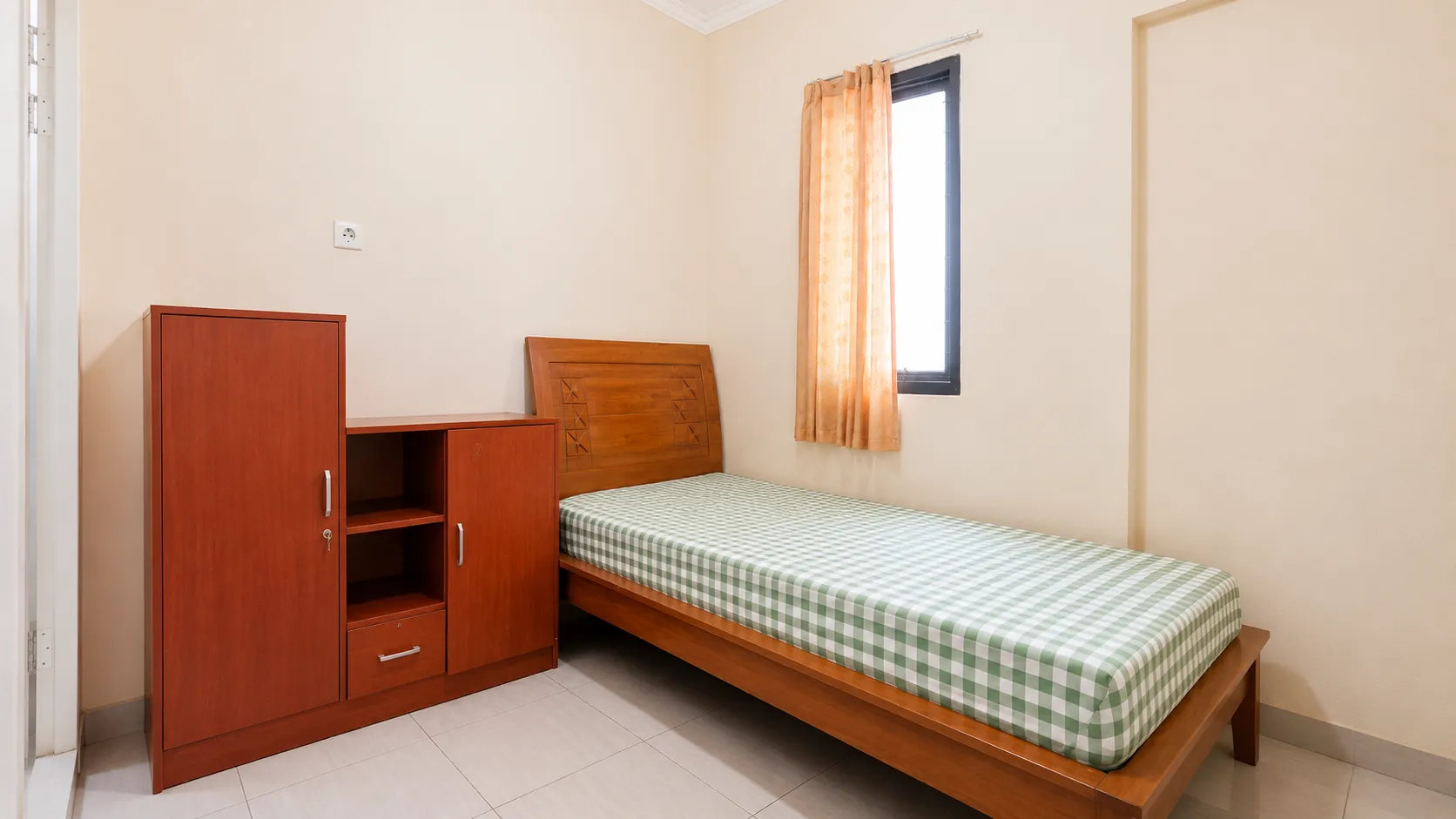 Kost 70 Jatinegara