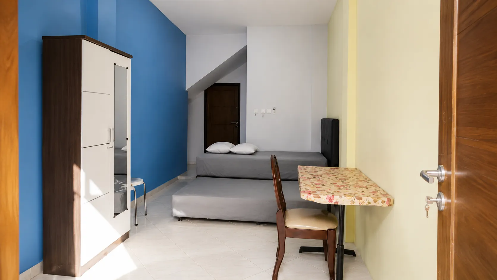 Gut House - Kos Putri Otista