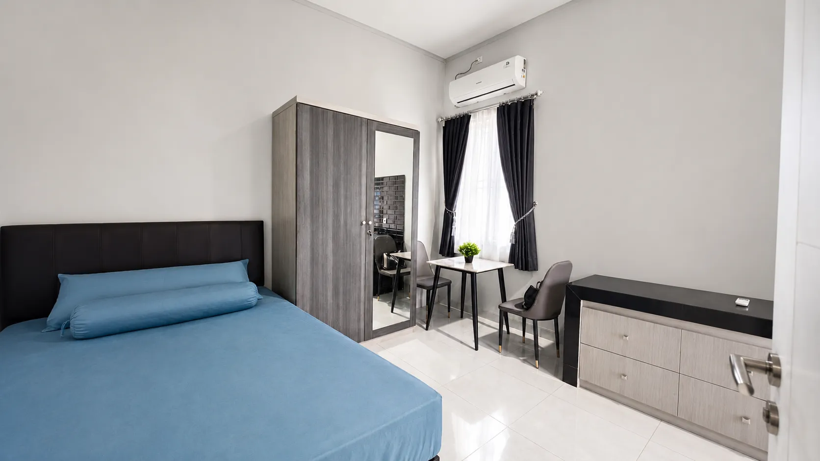 Casa de Shira I Kost Rawamangun